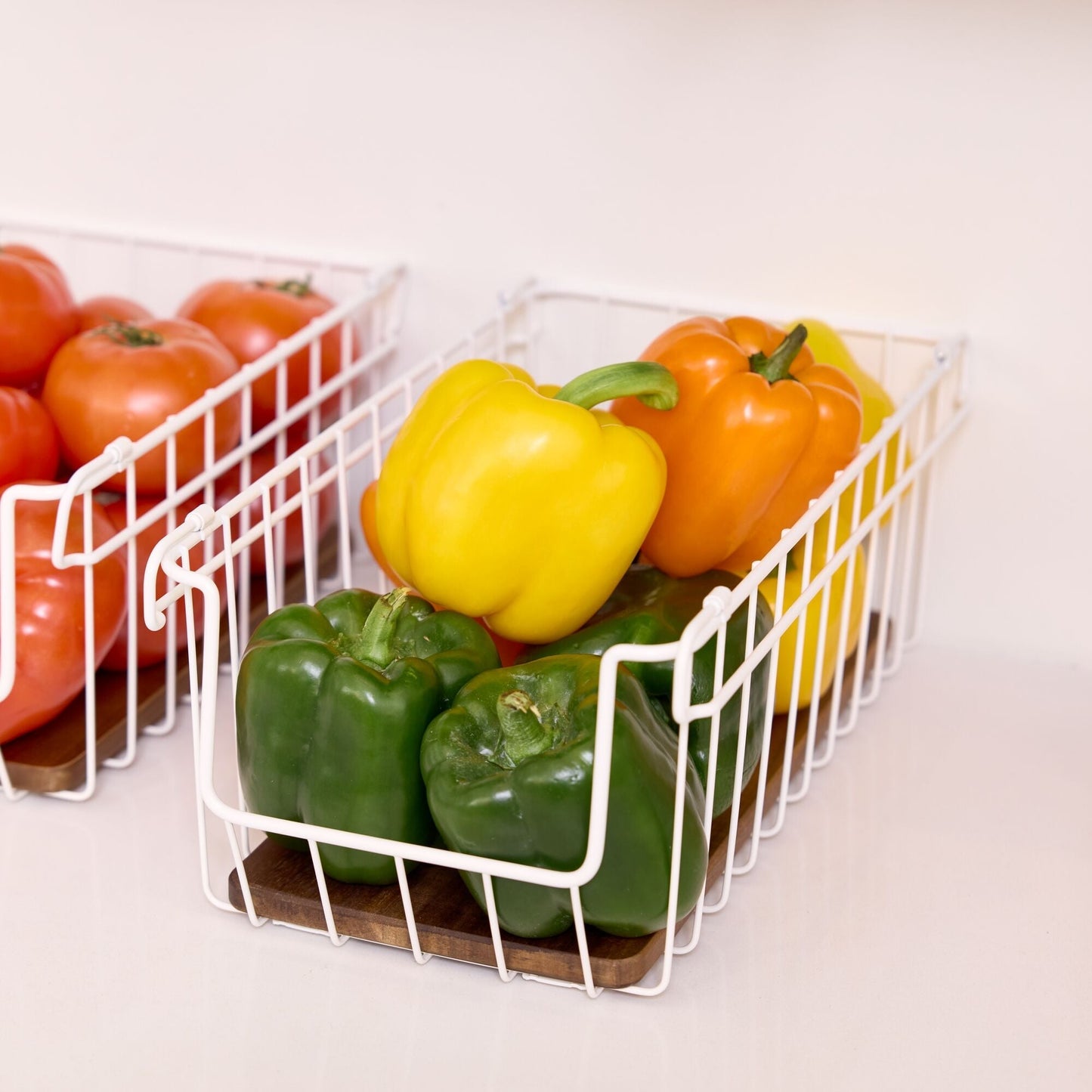 Drahtkorb "Acora" - mit Akazienholz-Boden, stapelbar