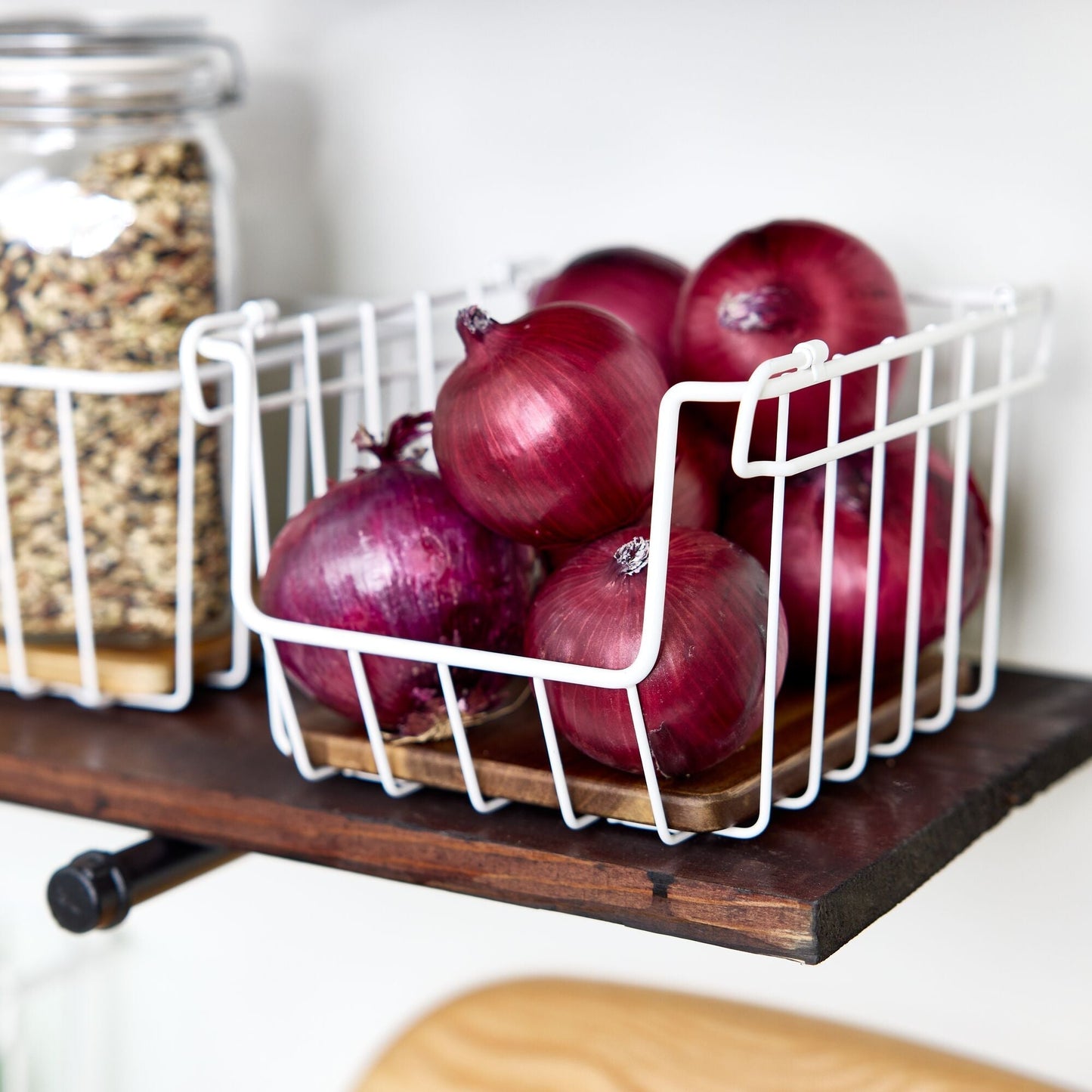 Drahtkorb "Acora" - mit Akazienholz-Boden, stapelbar