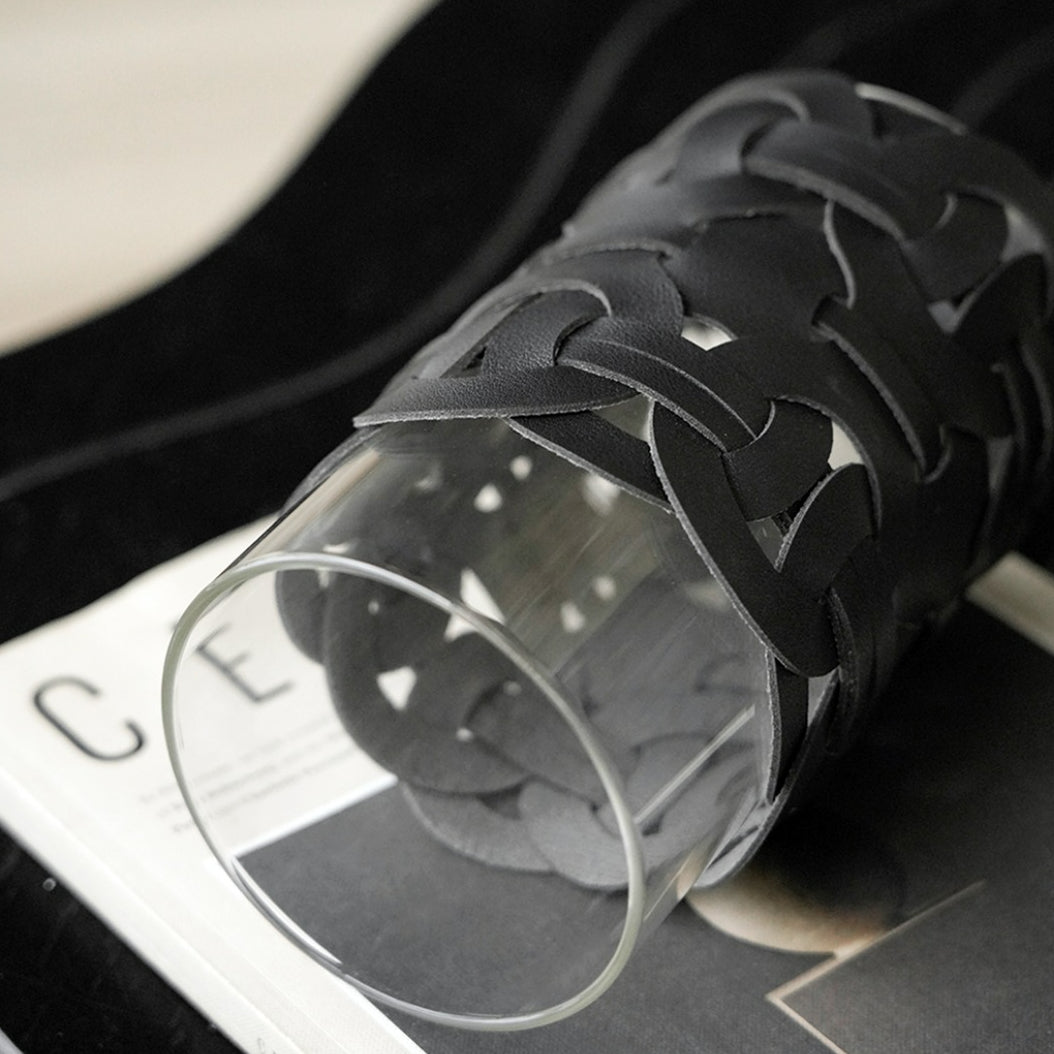 Deko-Vase „Liora“ – Glas & Leder, modern und elegant