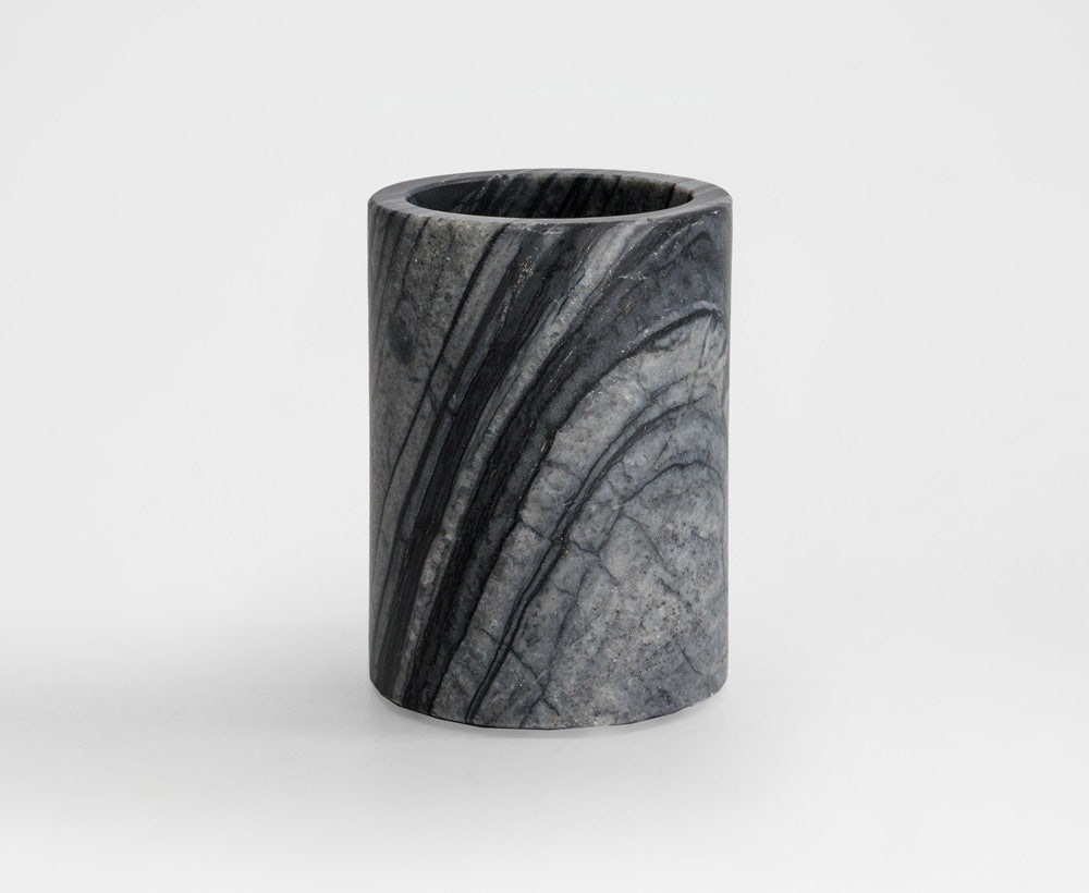 Liora - Badezimmerbecher in modernem Design