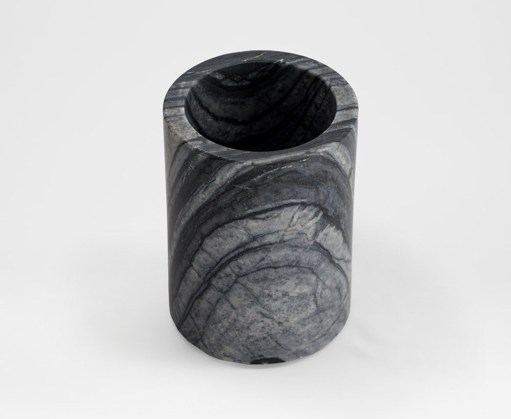 Liora - Badezimmerbecher in modernem Design