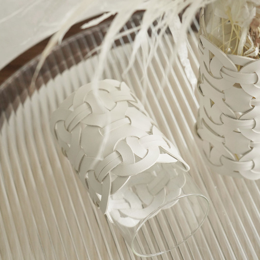 Deko-Vase „Liora“ – Glas & Leder, modern und elegant